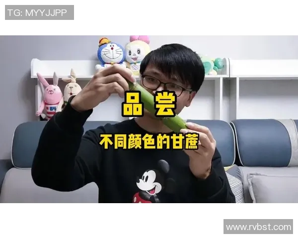 足球明星品尝甘蔗的趣味视频引发热议,球场外的美味瞬间让人忍俊不禁 足球明星品尝甘蔗的趣味视频引发热议,球场外的美味瞬间让人忍俊不禁